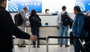 United Airlines joins JetBlue in raising fees for checked bags – NBC New York