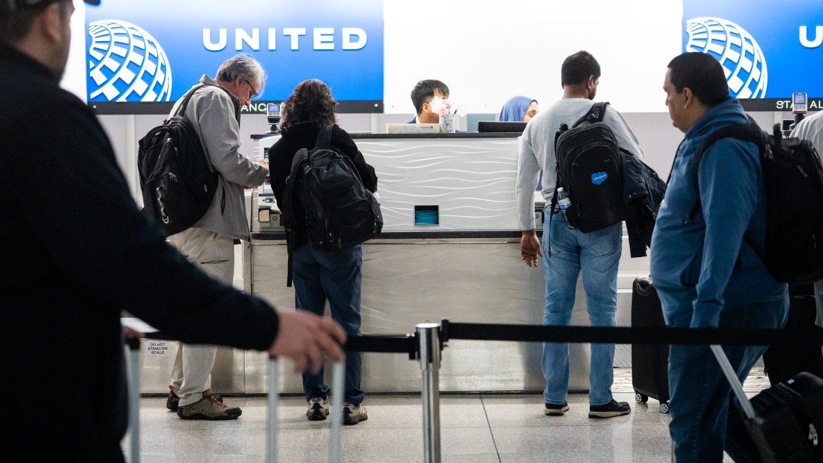 United Airlines joins JetBlue in raising fees for checked bags – NBC New York
