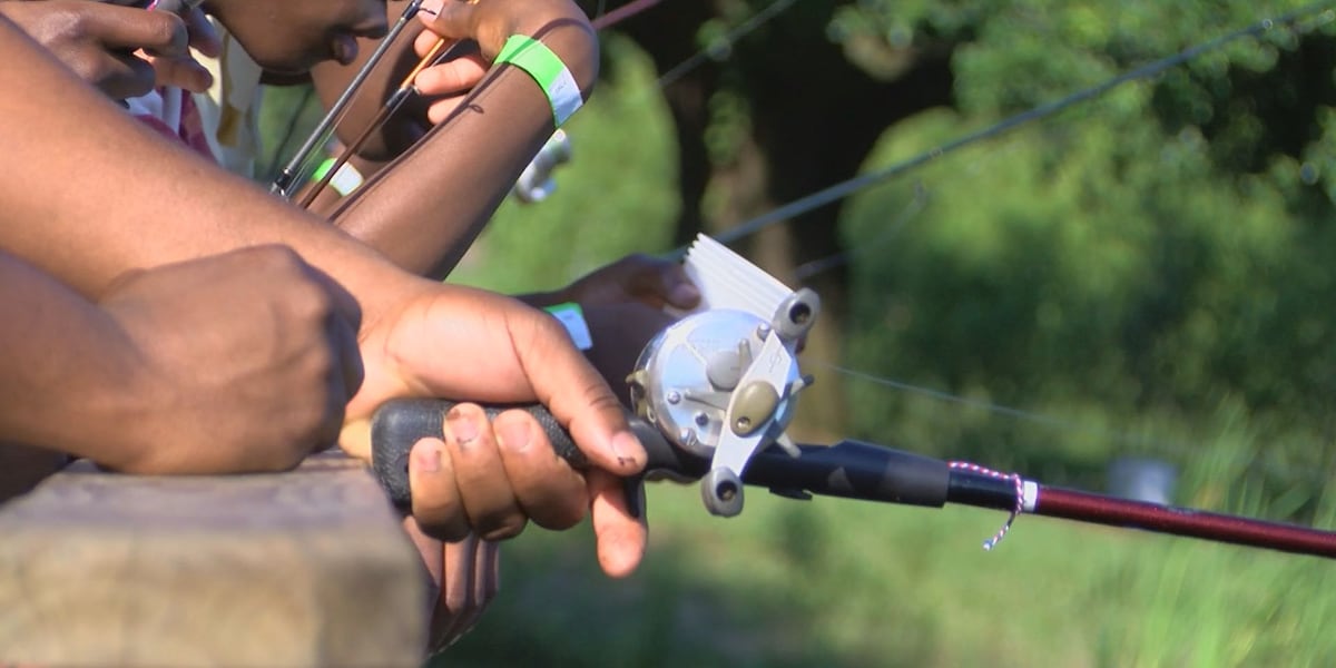 Former LSU linebacker Patrick Queen hosts fishing competition