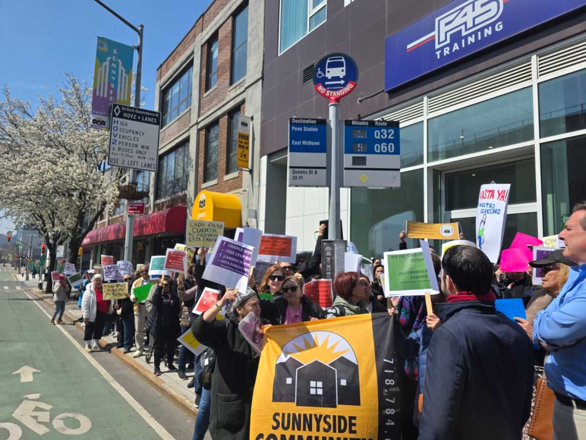 Local seniors rally against proposed relocation of bus stop on Queens Boulevard in Sunnyside – QNS