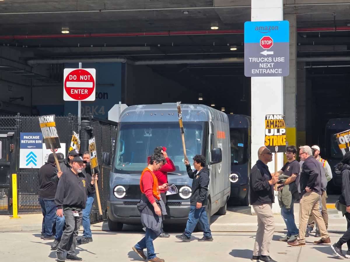 Teamsters, drivers protest at Amazon’s DBK4 facility in Maspeth over third-party delivery model – QNS