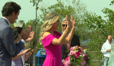 Elaine Hendrix named Queen Azalea at North Carolina Azalea Festival