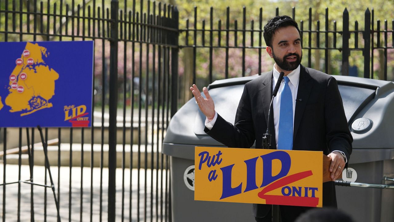 Mayor Zohran Kwame Mamdani and New York City Department of Sanitation Commissioner (DSNY) Gregory Anderson announce that six new Community Districts across the city will have 100% trash containerization by the end of 2027. Bower Park, Brooklyn. Friday, April 17, 2026. (Ed Reed/Mayoral Photography Office)