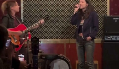 Olivia Rodrigo Gives Surprise Performance of 'Drop Dead' at New York City Open Mic