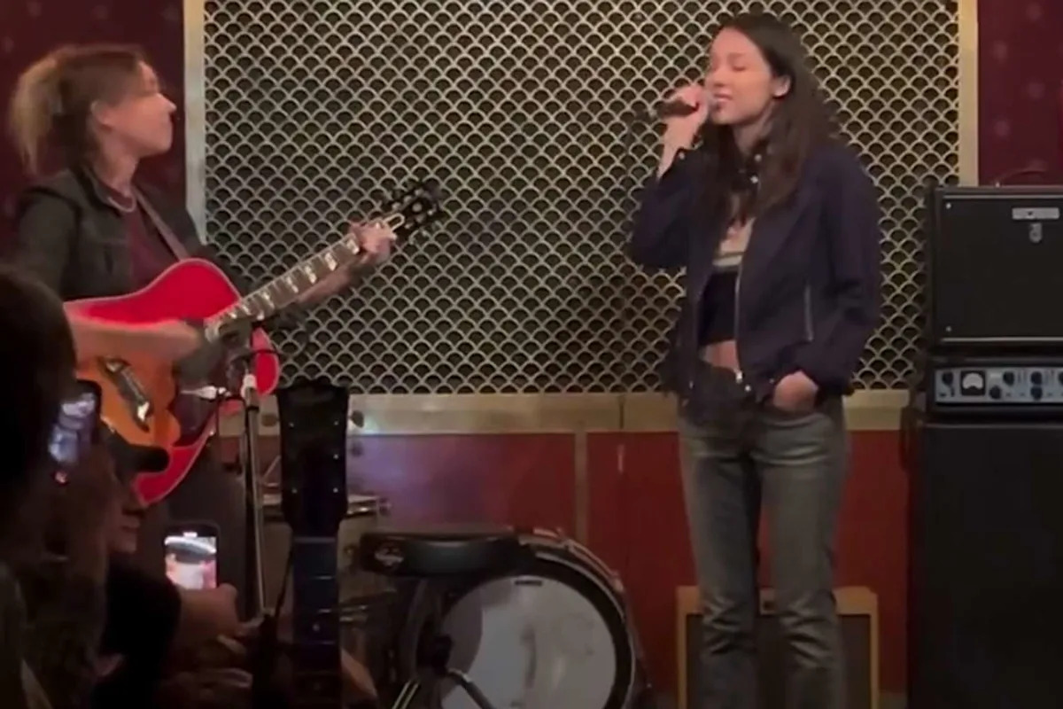 Olivia Rodrigo Gives Surprise Performance of 'Drop Dead' at New York City Open Mic