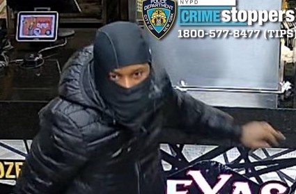 Armed robbery suspect believed to be working with accomplice in South Ozone Park, South Richmond Hill: NYPD – QNS