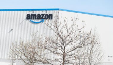 Trump labor board tells Amazon to negotiate with Staten Island warehouse union