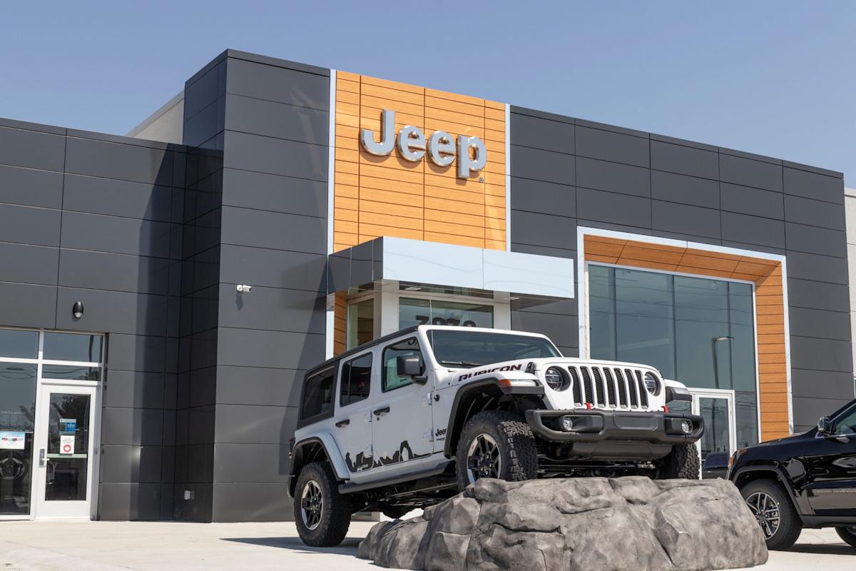 Bronx Jeep Dealership Sued for Allegedly Delivering a 6,000-Mile "New" Car and Forging a Customer's Signature