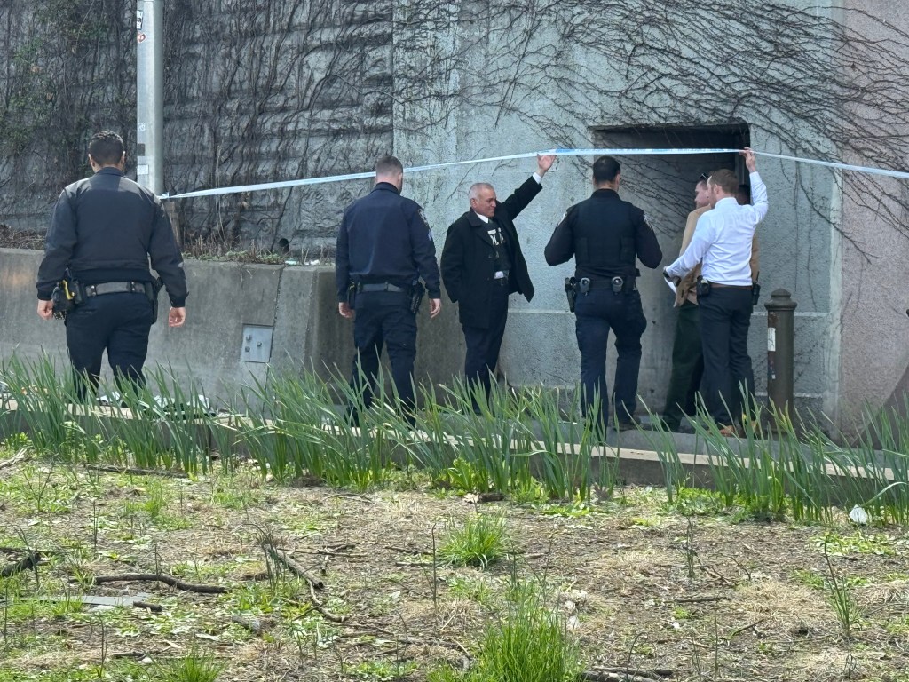 Badly decomposed body reportedly found in a doored-off area under the BQE at Northern Blvd. in Queens TUESDAY, APRIL 7, 2026.