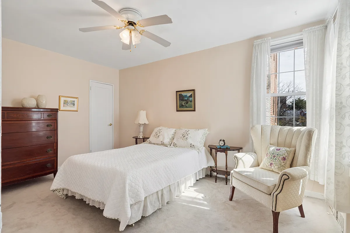 bedroom with cream carpet, ceiling fan