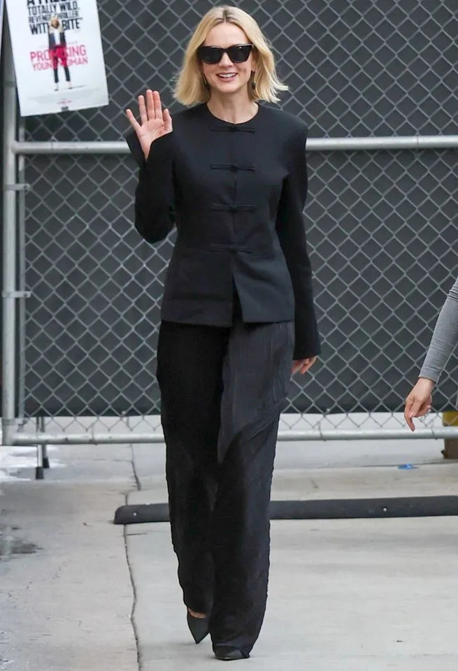 Carey MulliganCredit: Melanie Miller / BACKGRID