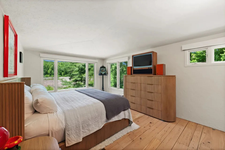 One of four bedrooms. Ginnel x Modern Angles