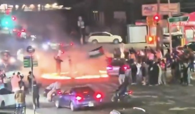 Bronx man charged with riot, reckless endangerment for role in riotous street takeover in Middle Village: NYPD – QNS