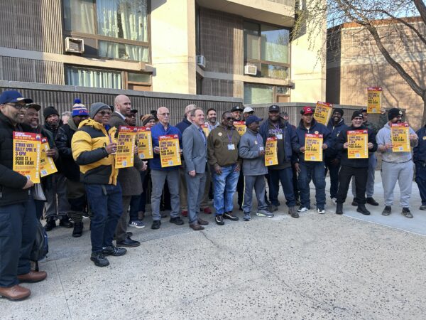32BJ SEIU strike captains gathered with the union’s president, Manny Pastreich (center), on Thursday in front of 101 Clark Street in Brooklyn Heights. Photo: 32BK SEIU