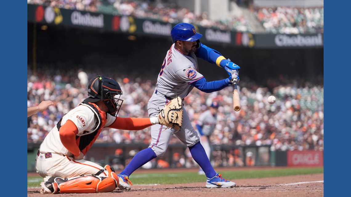 Torrens' pinch-hit double keys Mets' 4-run 8th as New York knocks off the Giants again, 5-2