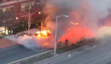 News 12 | Bronx | Car Erupts In Flames In Riverdale Sending Smoke Billowing Onto Henry Hudson Parkway