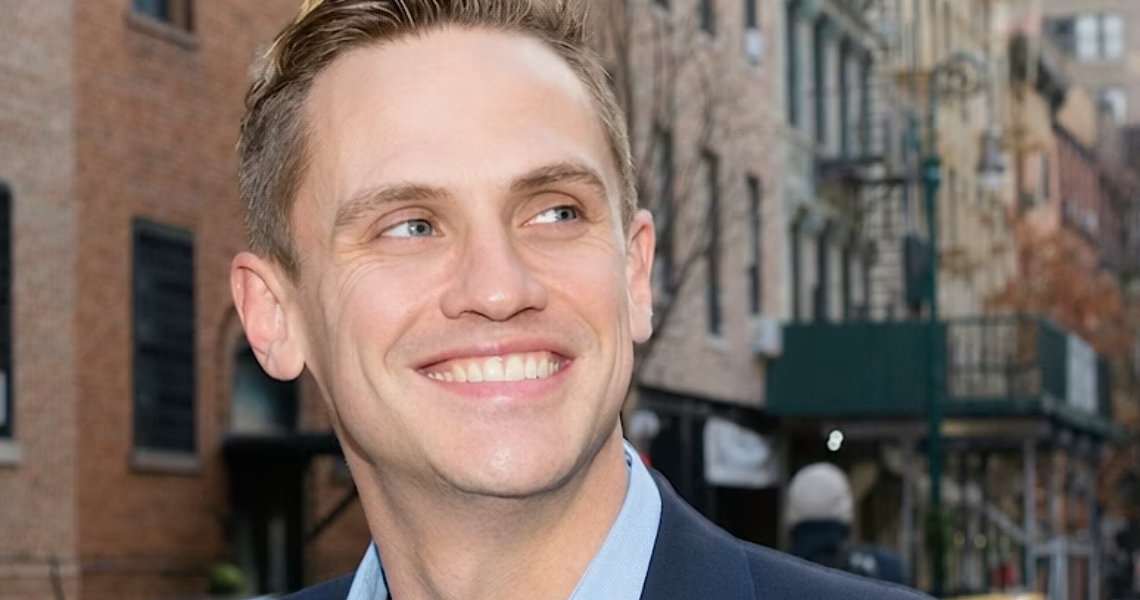 Gay candidate beats mayor's socialist ally in race to represent Manhattan's gay district