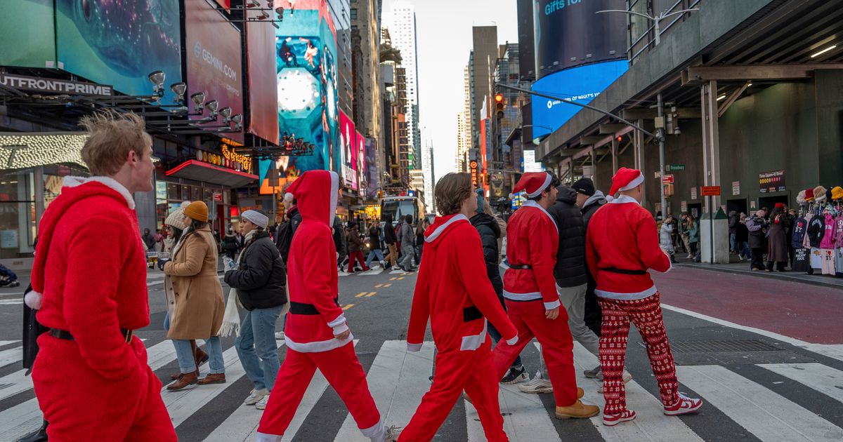 Popular NYC SantaCon charity fundraiser was more con than Kris Kringle, authorities say :: WRAL.com