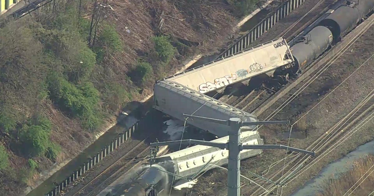 Freight train derails in North Bergen, N.J.