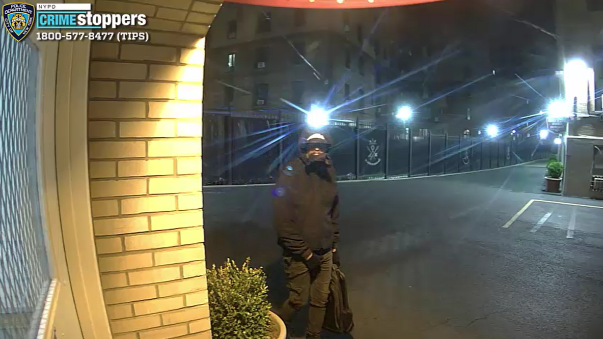 News 12 | Bronx | Man Wanted For Breaking Into Church In Parkchester Stealing Cash
