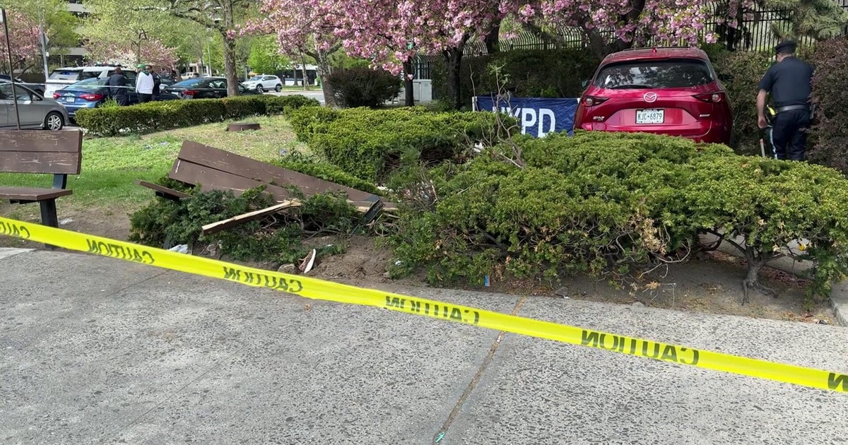 1 dead, 1 hurt after driver strikes pedestrians in the Bronx, police say