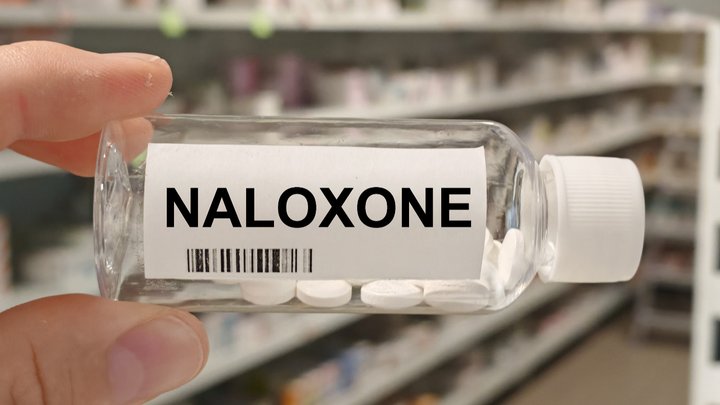 New York honors naloxone vending proponent