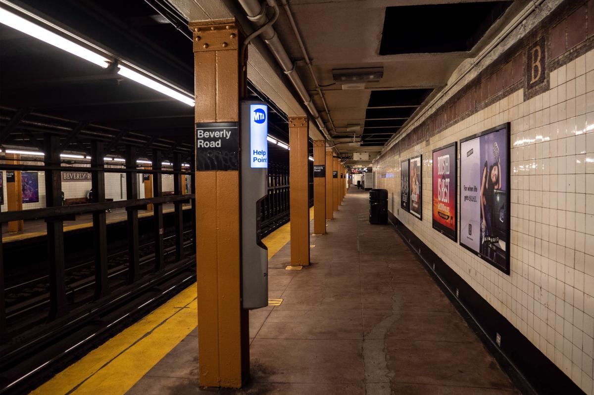 Stranger repeatedly punches man, 30, in unprovoked attack at NYC subway station: cops