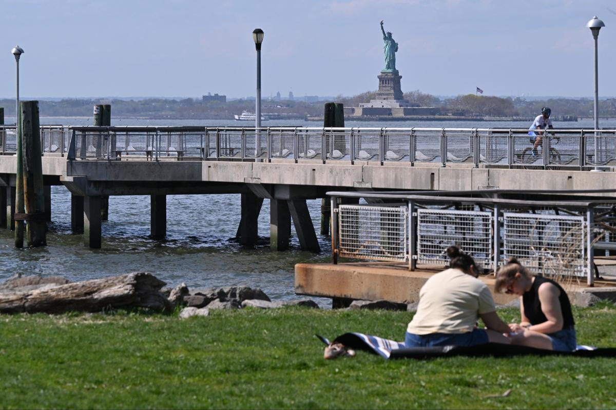 NYC expected to shatter 85-year-old record with steamy spring heat: forecasters