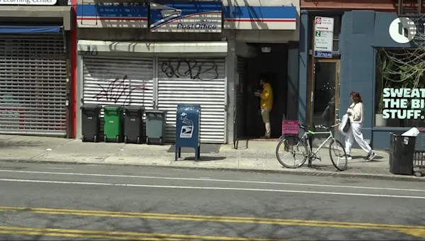 News 12 | Brooklyn | Pressure grows on Postal Service for updates on Park Slope Post Office closed by fire extinguisher malfunction
