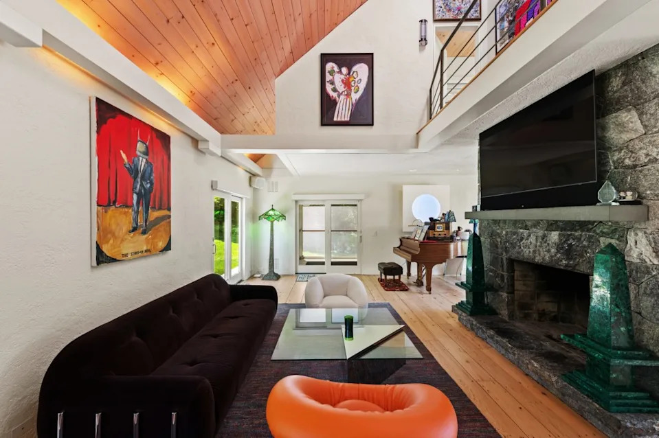 The former “SNL” star bought the home for $1.95 million in 2023. Ginnel x Modern Angles