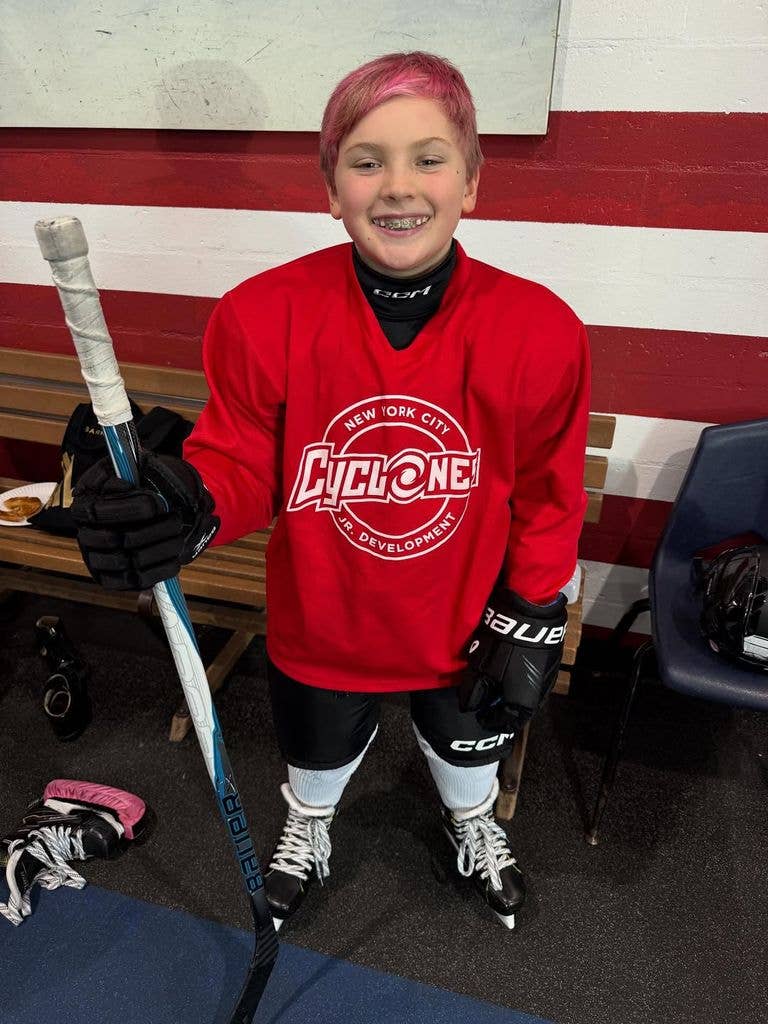 Pink's son Jameson playing hockey