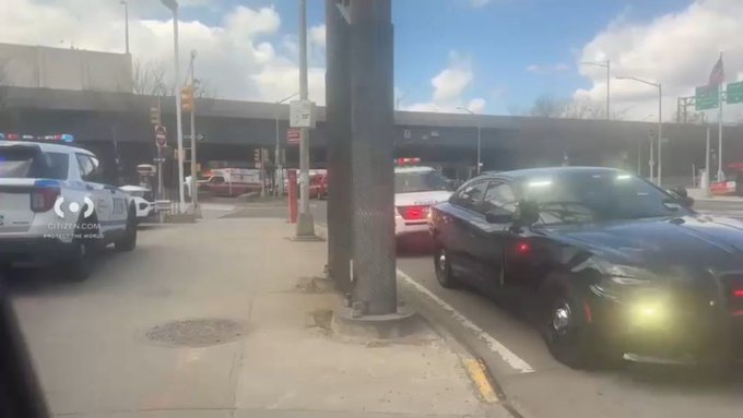 Decomposing human remains found under the Brooklyn-Queens Expressway in Jackson Heights: NYPD – QNS