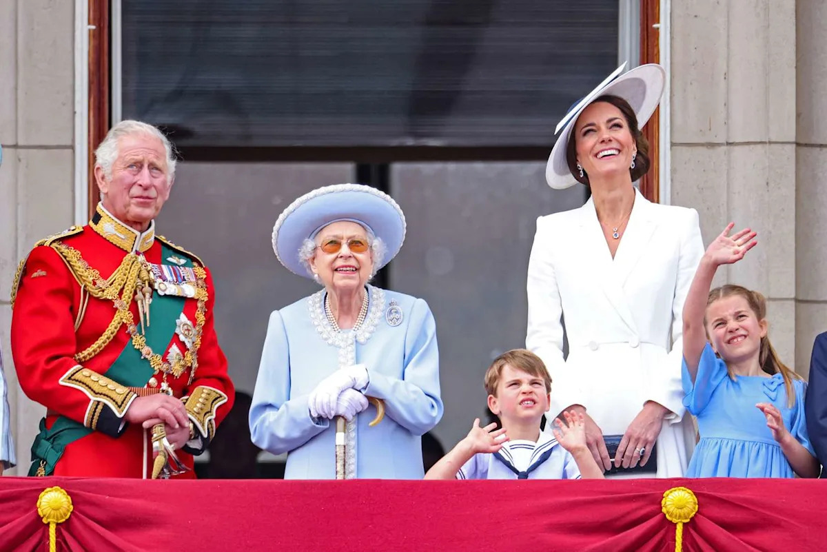 How Queen Elizabeth Would Have Responded to Kate Middleton and King Charles’ Cancer Diagnoses Behind the Scenes (Exclusive)