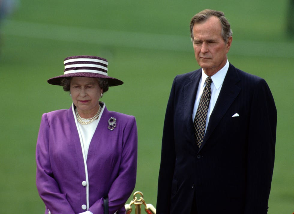 Queen Elizabeth ll with US President George Bush Snr. on the White House lawn in Washington DC on May 14, 1991
