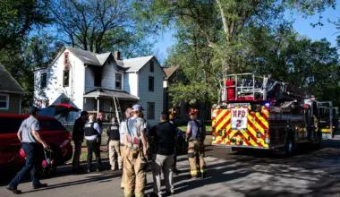 Passerby helps rescue occupants before crews arrive at Manhattan fire