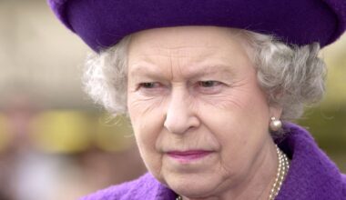 Queen Elizabeth Used This "Silent Signal of Displeasure"