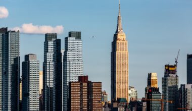 NYC comptroller gives thumbs up to proposed pied-à-terre tax, with some caveats