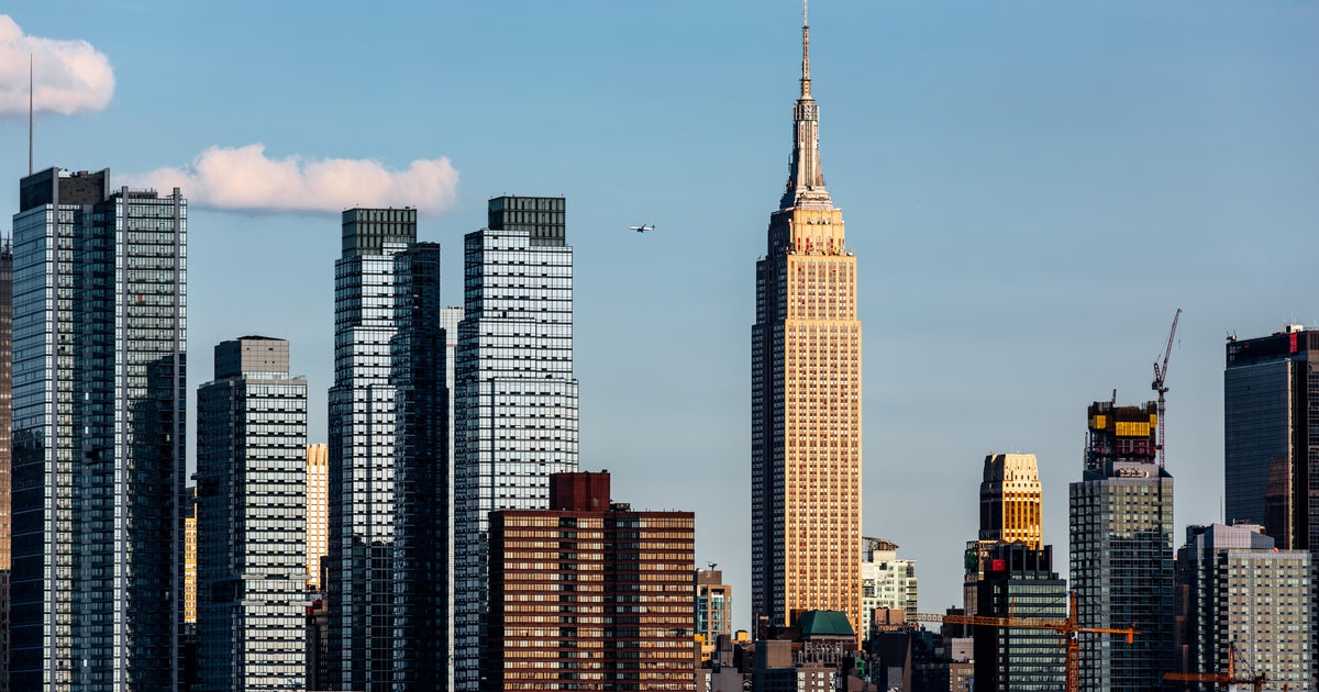 NYC comptroller gives thumbs up to proposed pied-à-terre tax, with some caveats