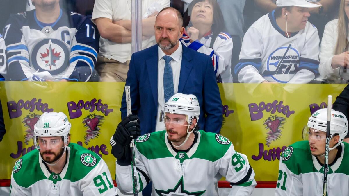 Islanders fire Patrick Roy, hire Peter DeBoer with playoff chances dwindling