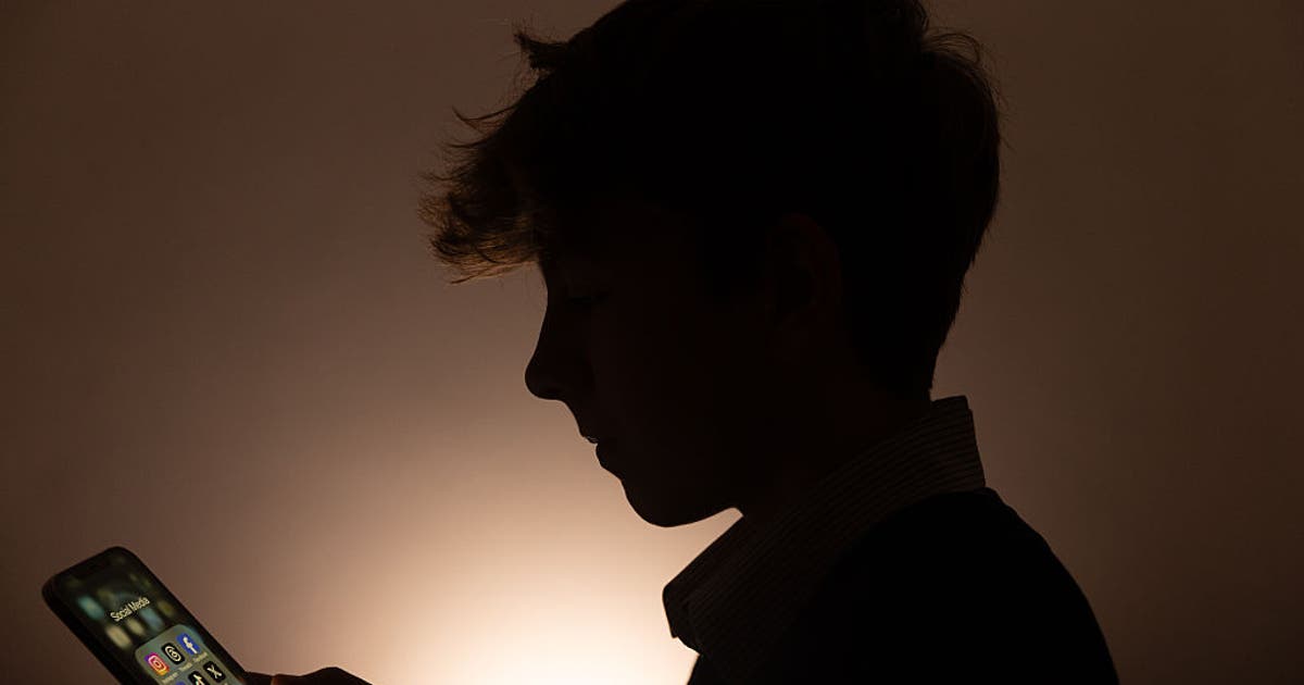 NYC bill would limit minor social media use to 1 hour every day