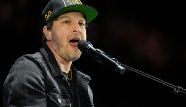 Gavin DeGraw turns to Instagram to reconnect with NYC bartender after piano bar performance