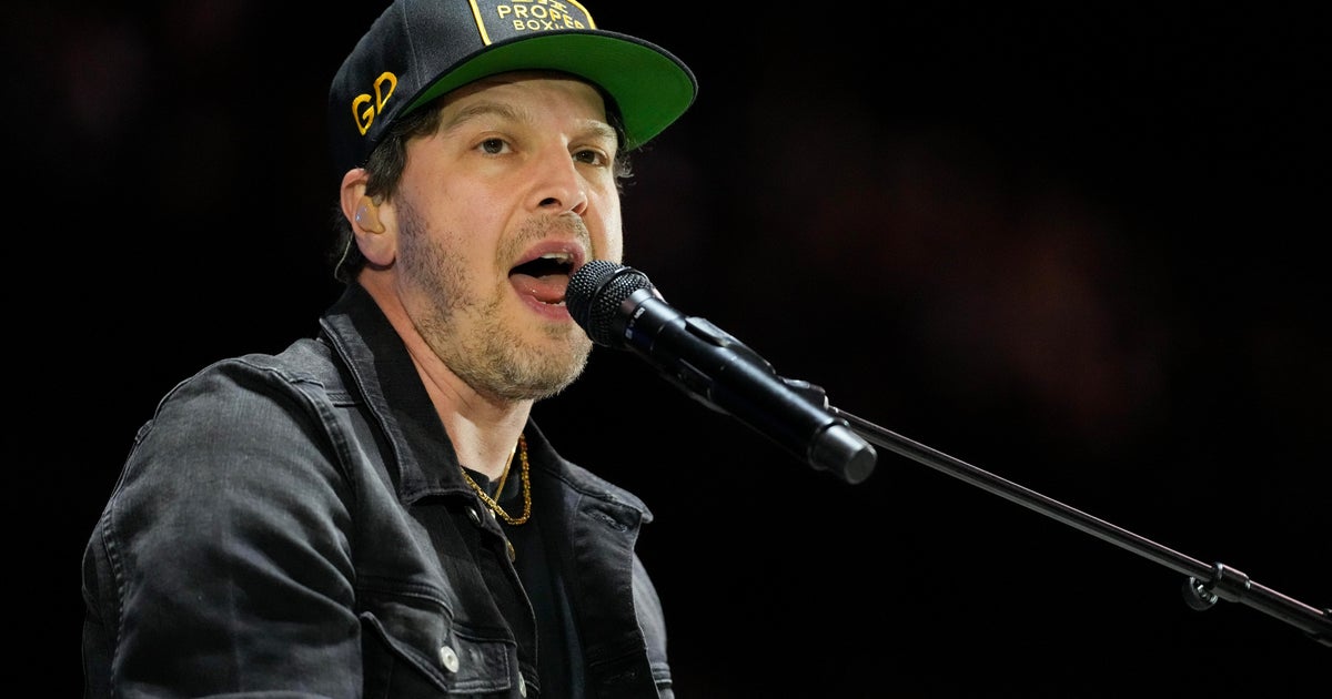 Gavin DeGraw turns to Instagram to reconnect with NYC bartender after piano bar performance