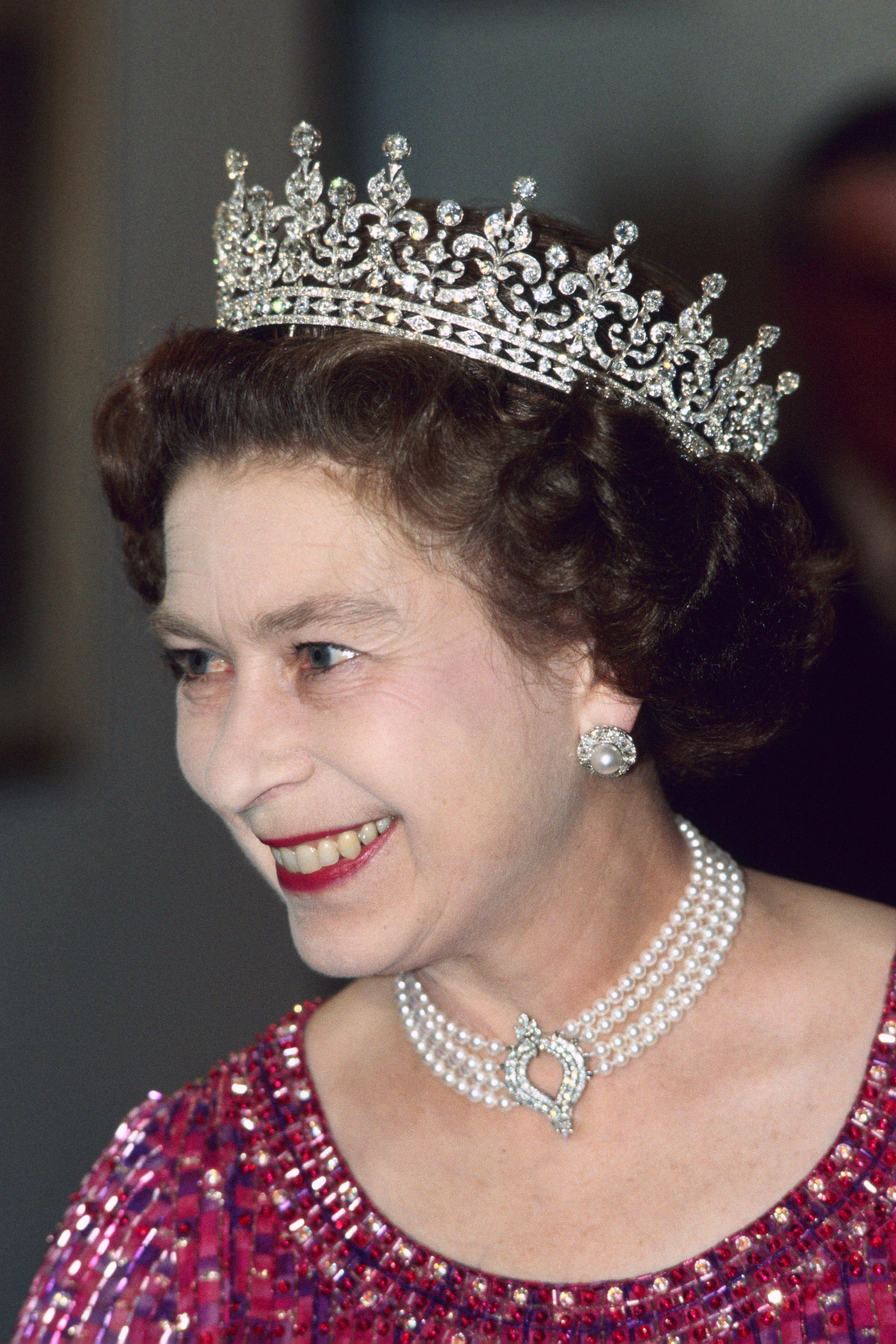 Headpiece, Hair, Hair accessory, Clothing, Jewellery, Fashion accessory, Tiara, Hairstyle, Head, Forehead, 