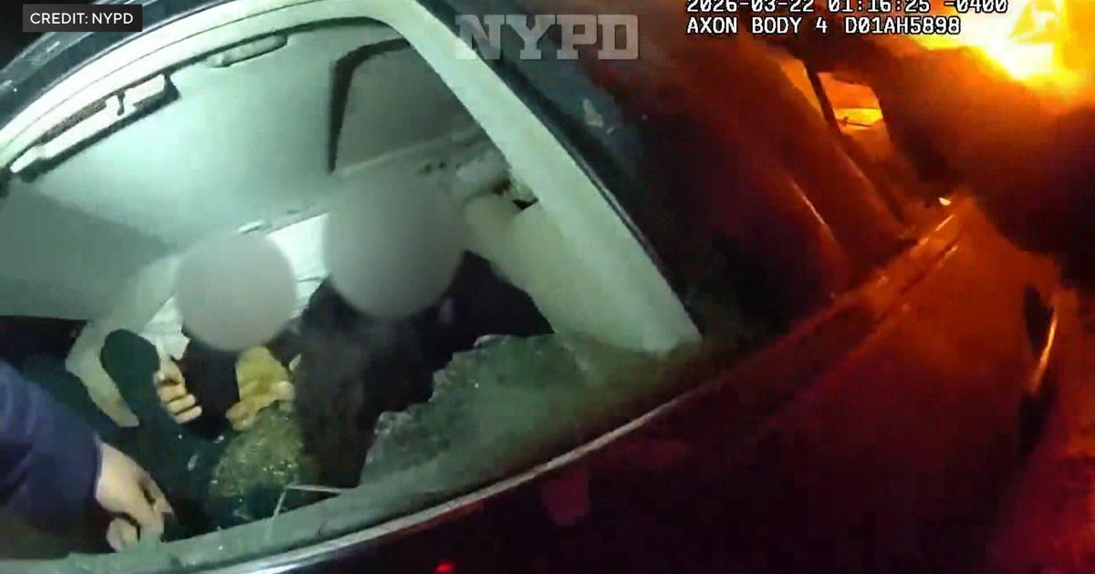 Video shows N.Y. state troopers, NYPD officers save 3 people from burning car