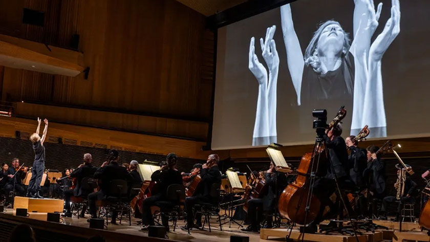 Review: Barbara Hannigan Conducts and Sings “La Voix Humaine” at New York Philharmonic