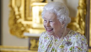 Official biographer of Queen Elizabeth II is named