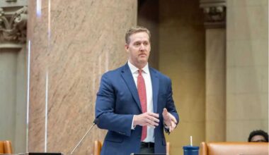 AM Hevesi files criminal complaint against opponent Jonathan Rinaldi for allegedly changing his party line in bid to steal seat – QNS