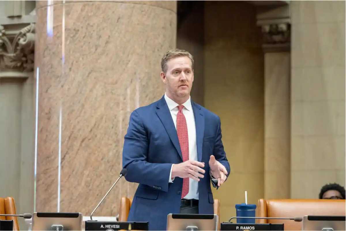 AM Hevesi files criminal complaint against opponent Jonathan Rinaldi for allegedly changing his party line in bid to steal seat – QNS