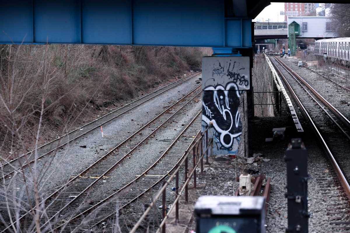 MTA touts IBX light-rail environmental benefits for Brooklyn and Queens; major public outreach planned