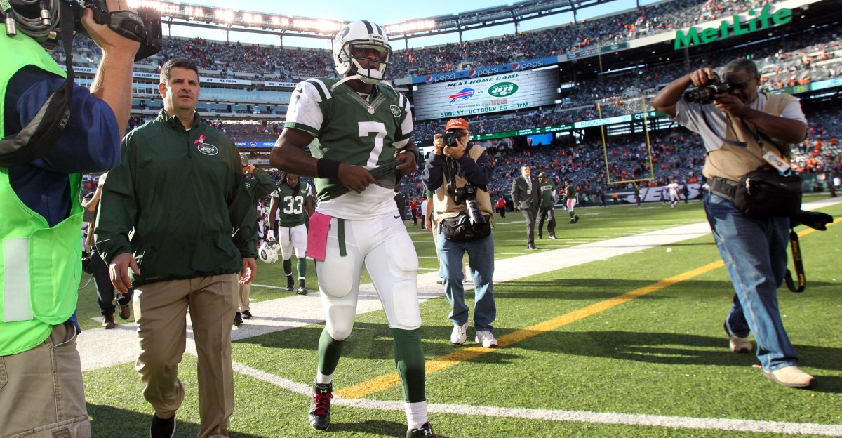 New York Jets News: Aaron Glenn Says QB Geno Smith ‘Really, Really Wants This’